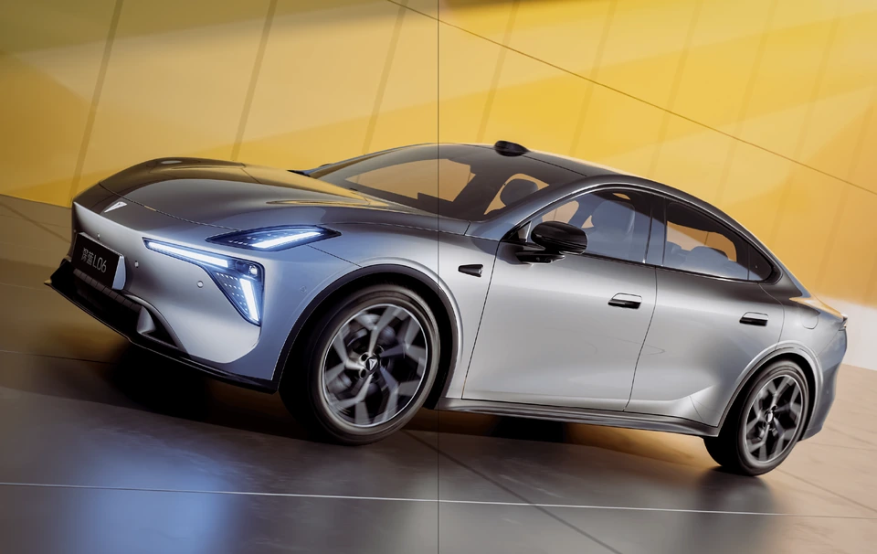Deepal L06 — front three-quarter exterior with warm reflections